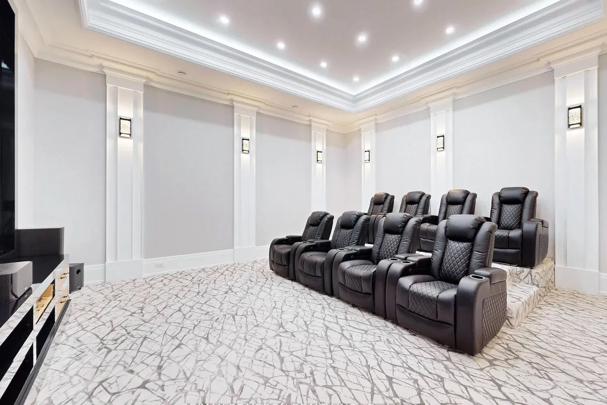 14358 Bathurst Street, ON L7B 1K5