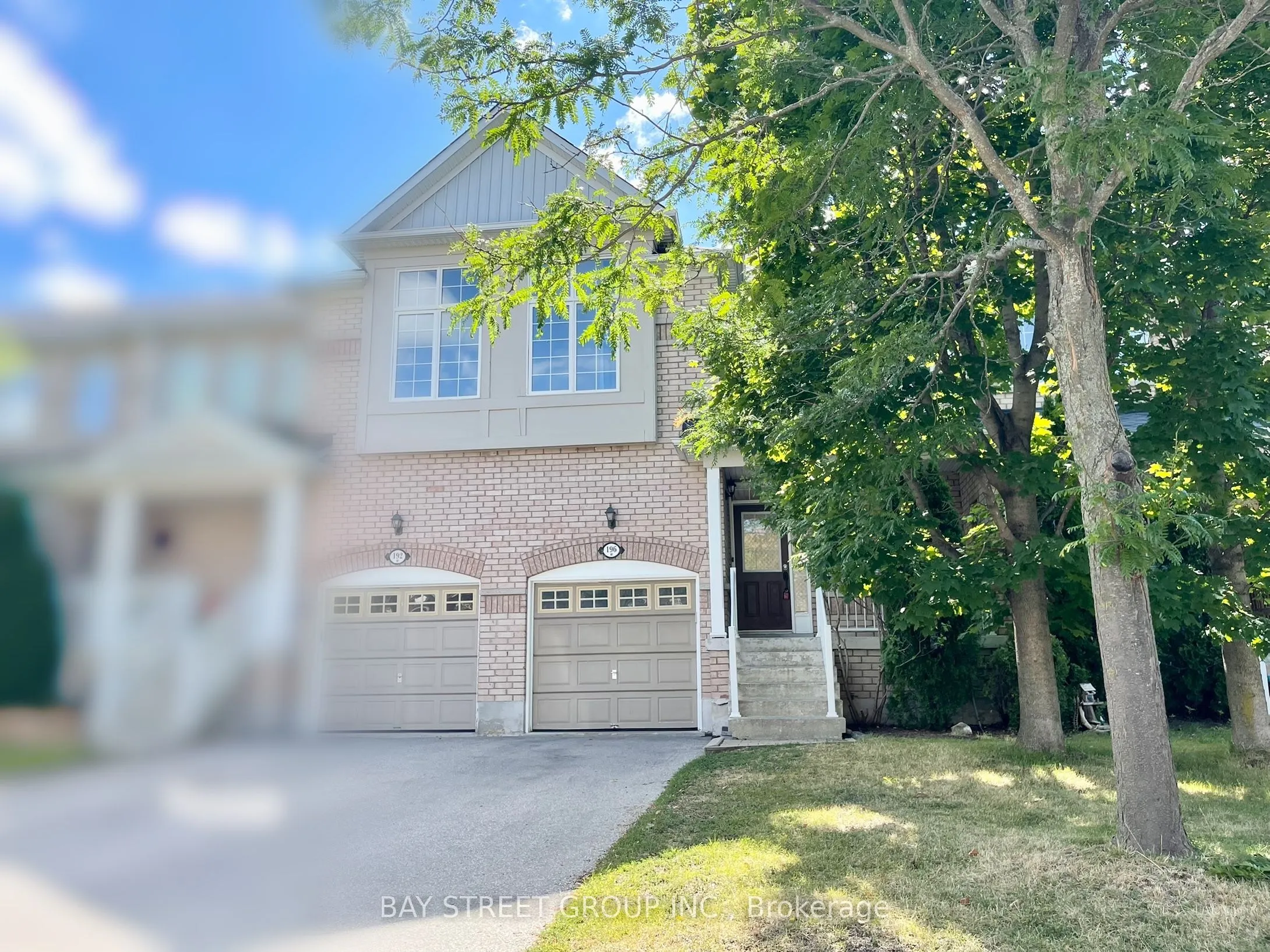 Att/Row/Townhouse 3 bedroom 3 bathroom at 196 Kirkvalley Crescent in Aurora - MLS# N12542302