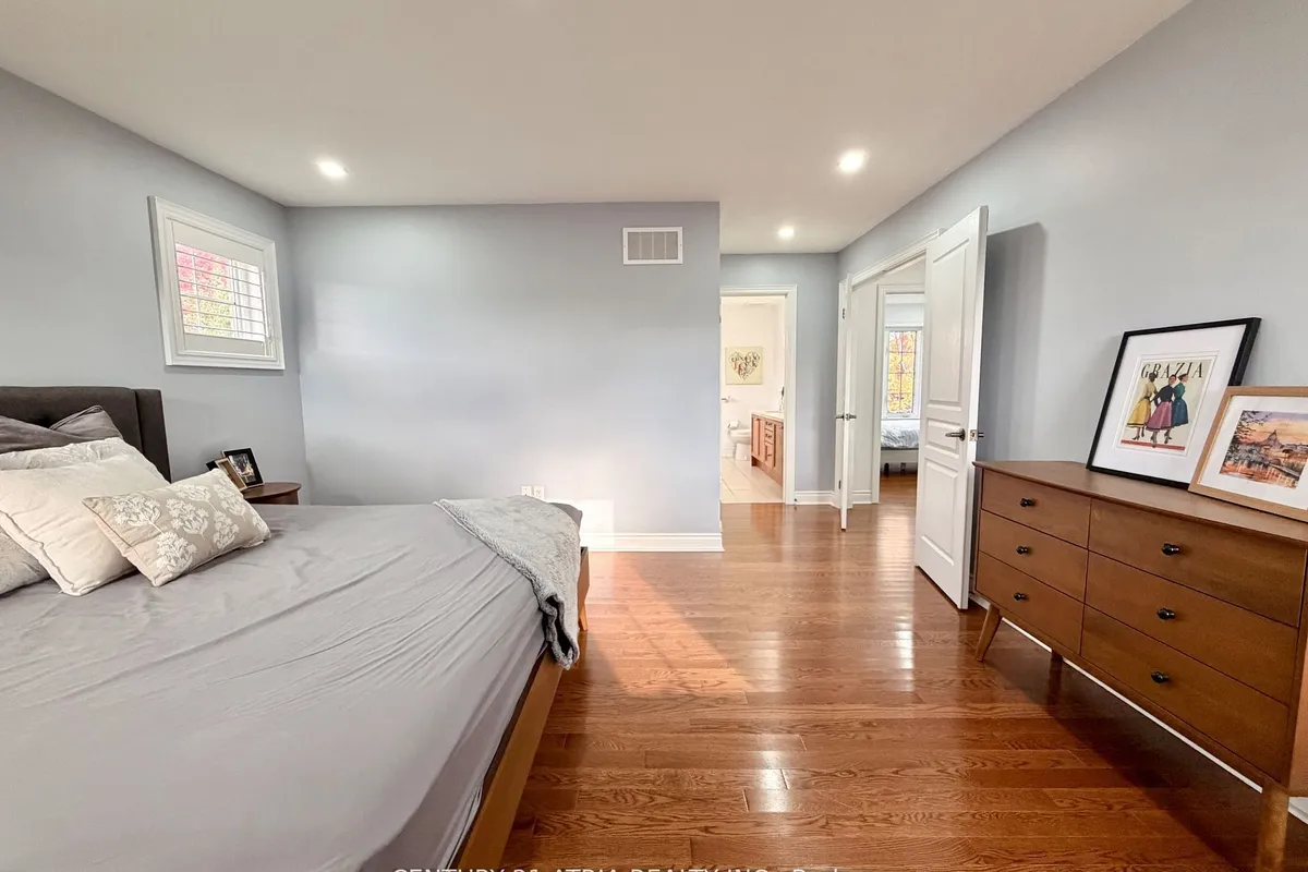 14 West Normandy Drive, ON L6B 0A8