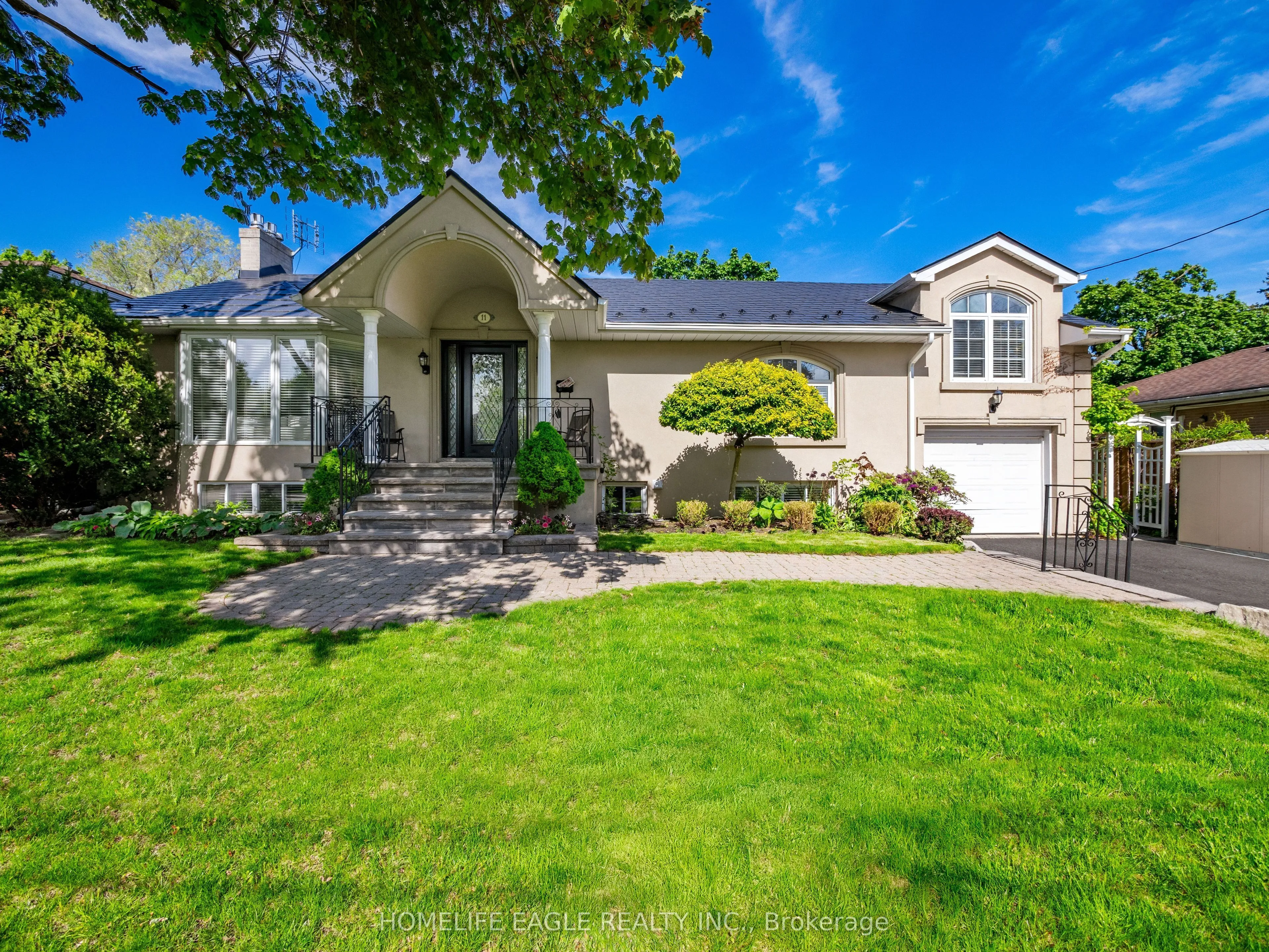 11 Knollside Drive, ON L4C 4W7