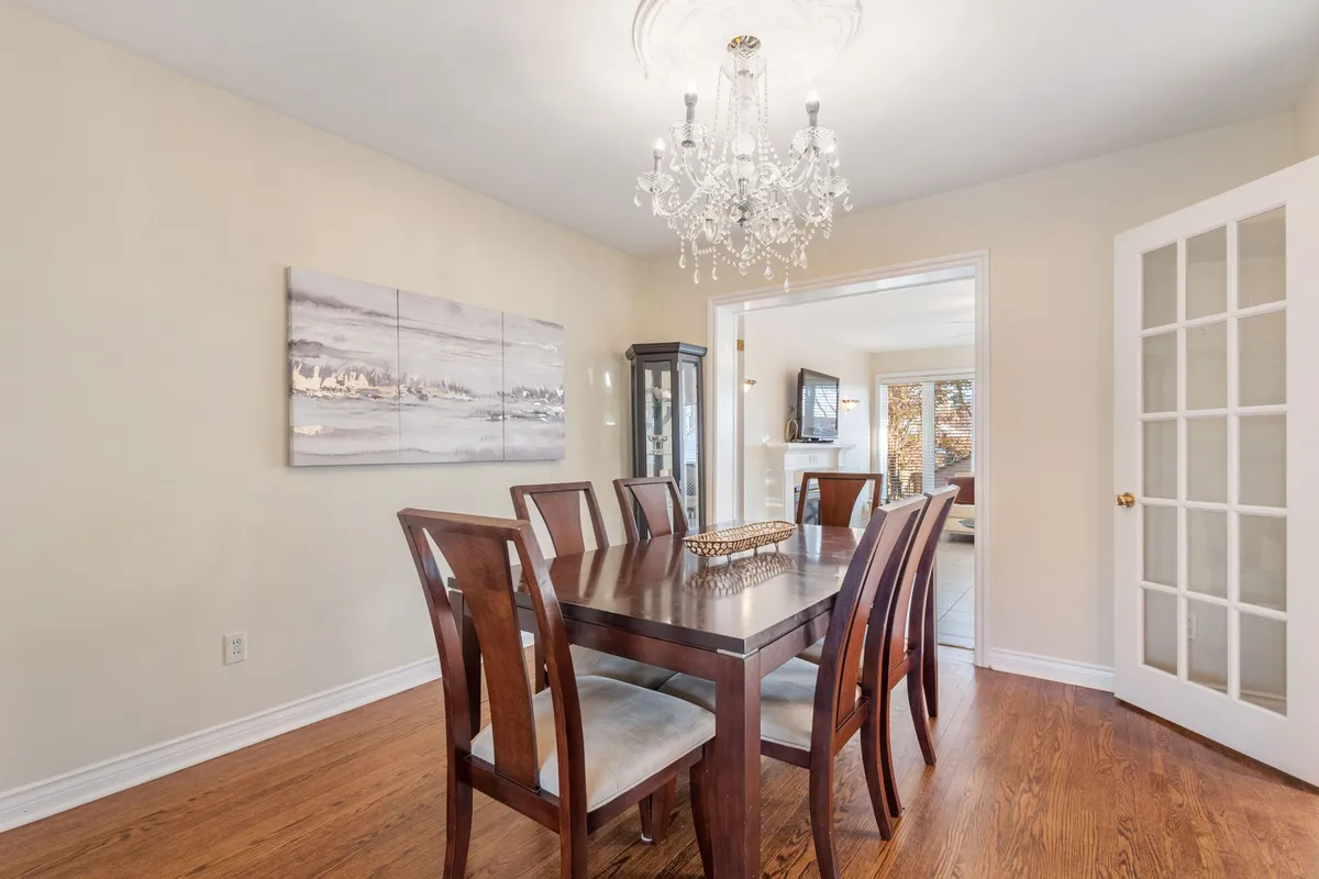 11 Knollside Drive, ON L4C 4W7