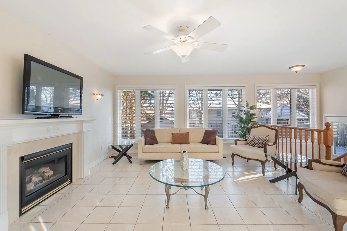 11 Knollside Drive, ON L4C 4W7