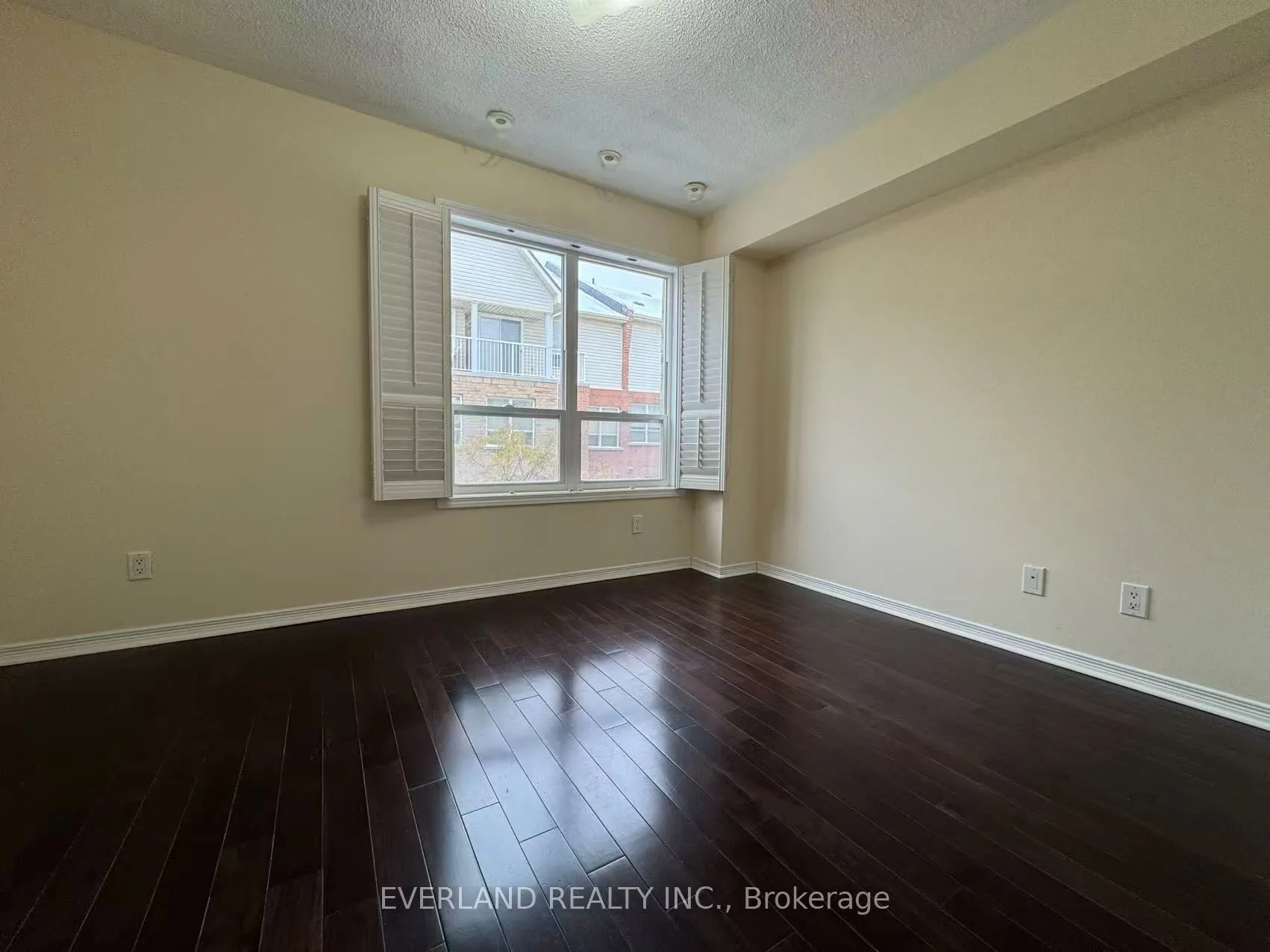 Condo Townhouse kitchen at 30 Faithful Way Markham