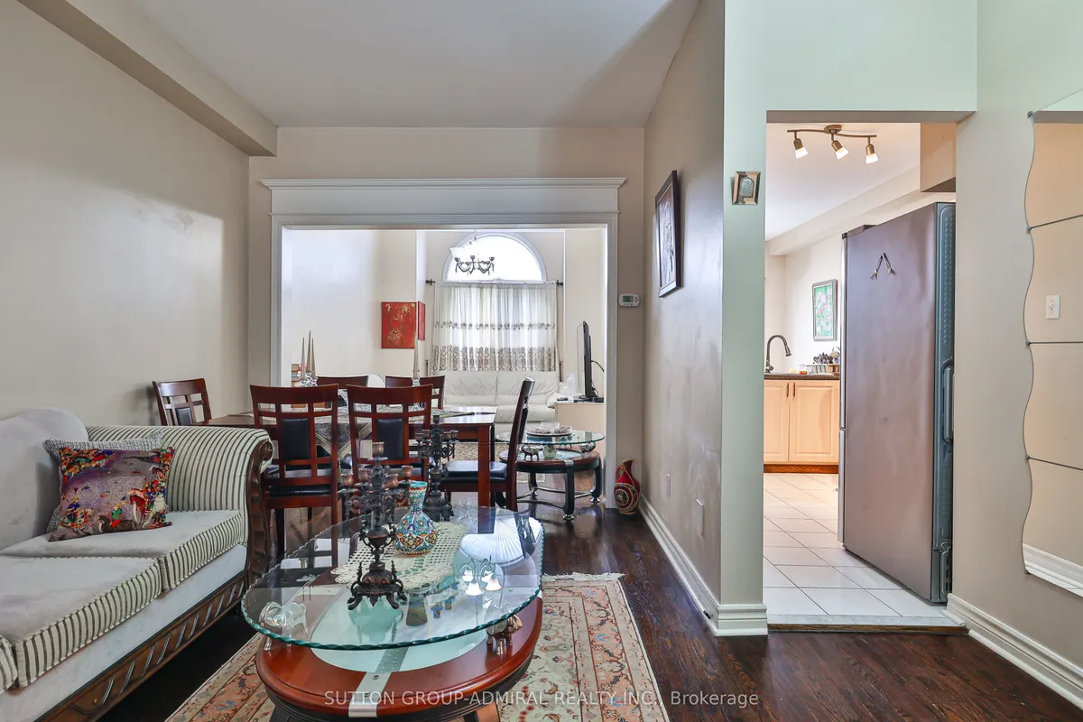 72 Addison Street, ON L4C 0H7