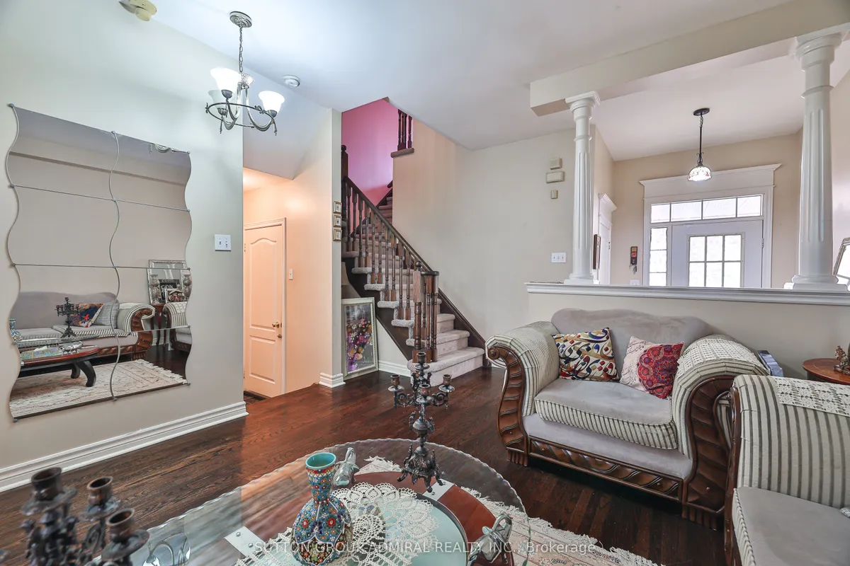 72 Addison Street, ON L4C 0H7