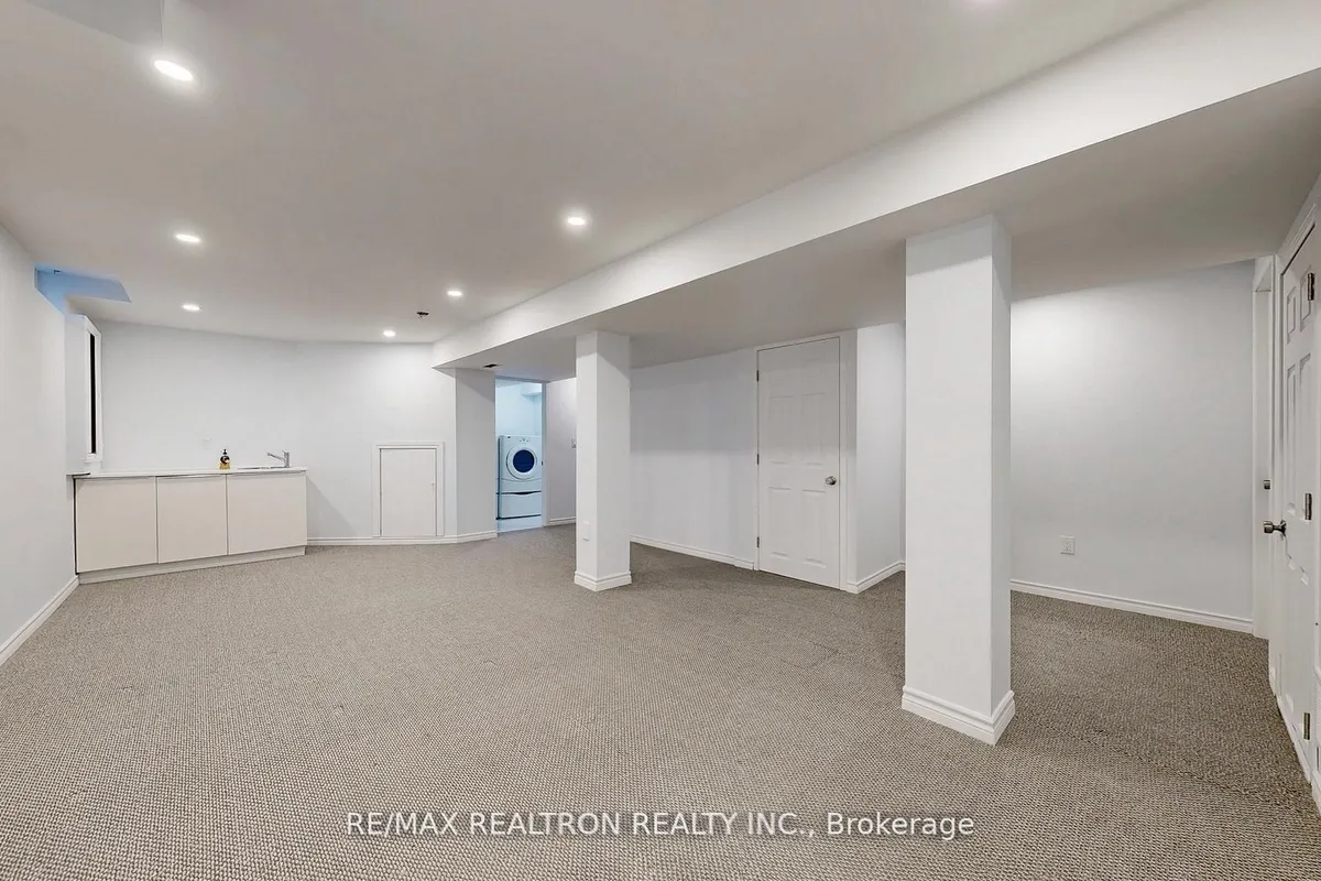 558 Willowick Drive, ON L3X 2A6