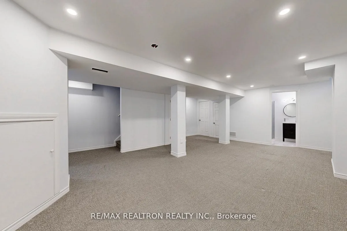 558 Willowick Drive, ON L3X 2A6