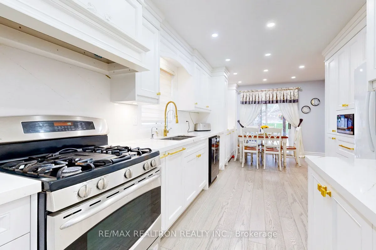 160 Carlyle Crescent, ON L4G 6P8