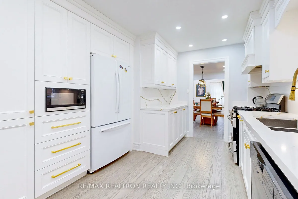 160 Carlyle Crescent, ON L4G 6P8