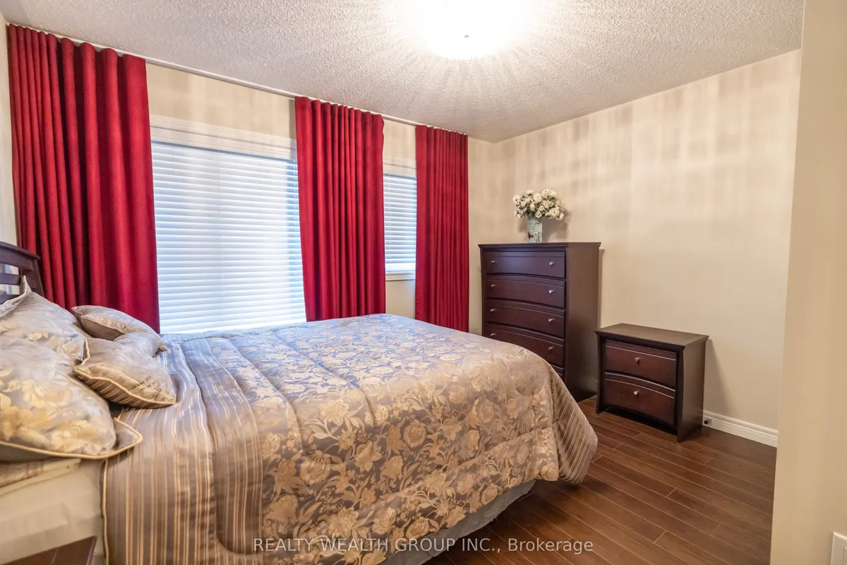 32 Rock Elm Court, ON L6A 4C2