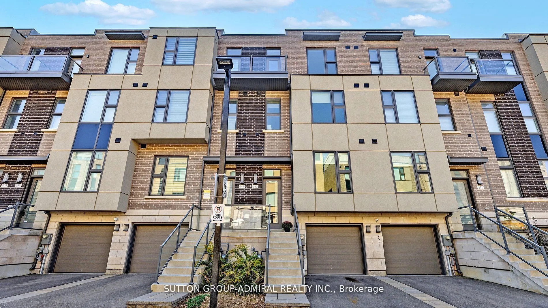 247 Smallwood Circle, ON L4J 0K8