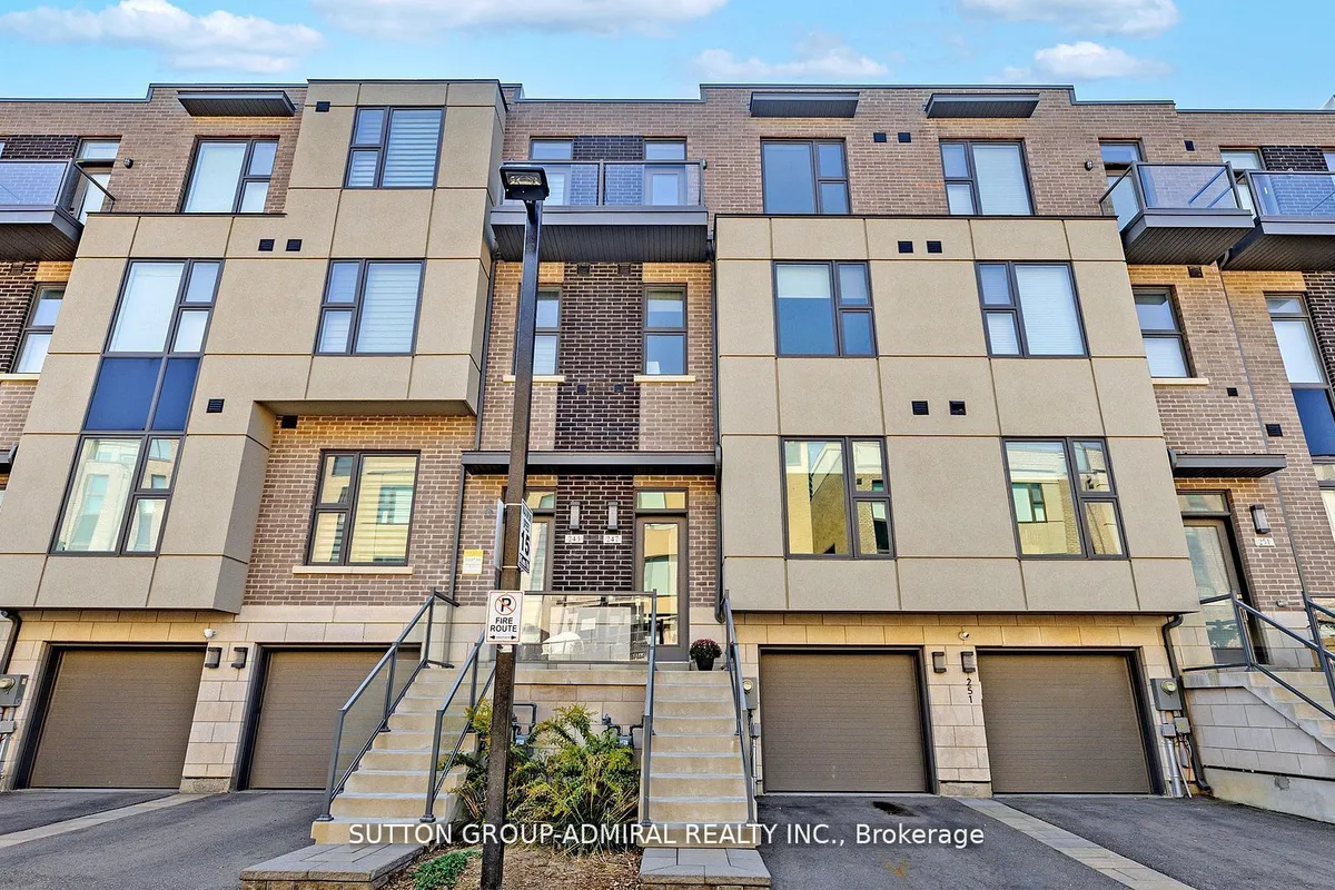 247 Smallwood Circle, ON L4J 0K8