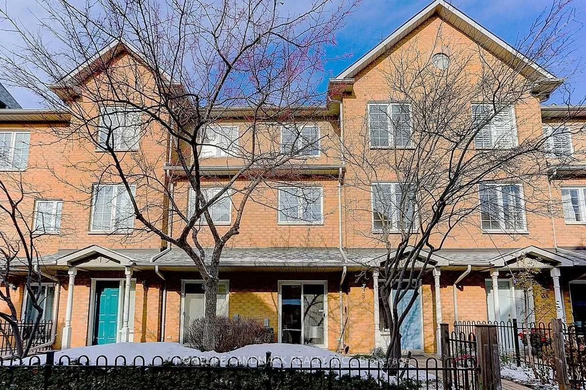 Condo Townhouse 4 bedroom 3 bathroom at 21 St Moritz Way in Markham - MLS# N12549978