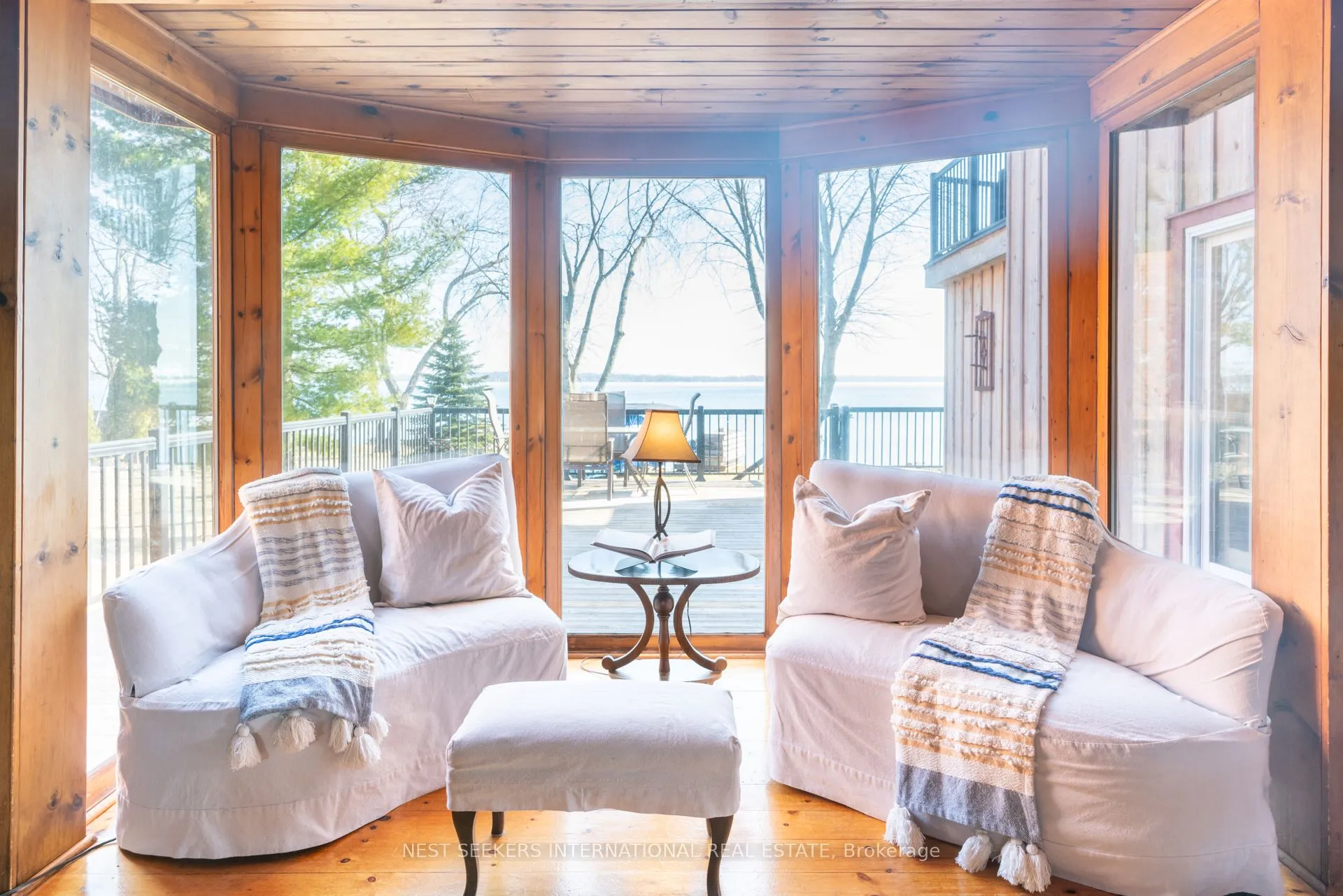 Detached kitchen at 219 Bayshore Road Innisfil