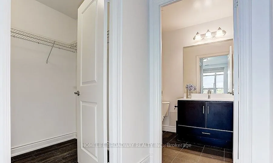 Condo Townhouse kitchen at 38 Cedarland Drive Markham