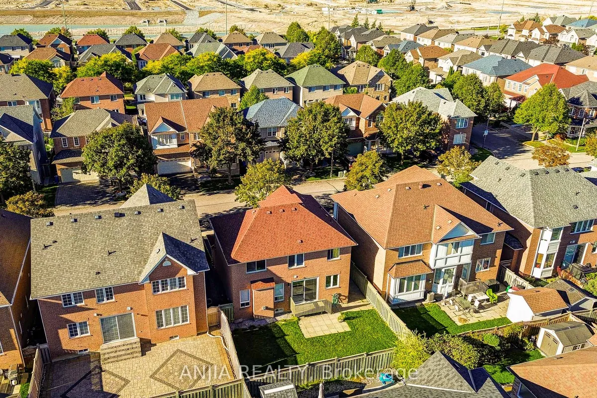 131 Winston Castle Drive, ON L6C 2G7