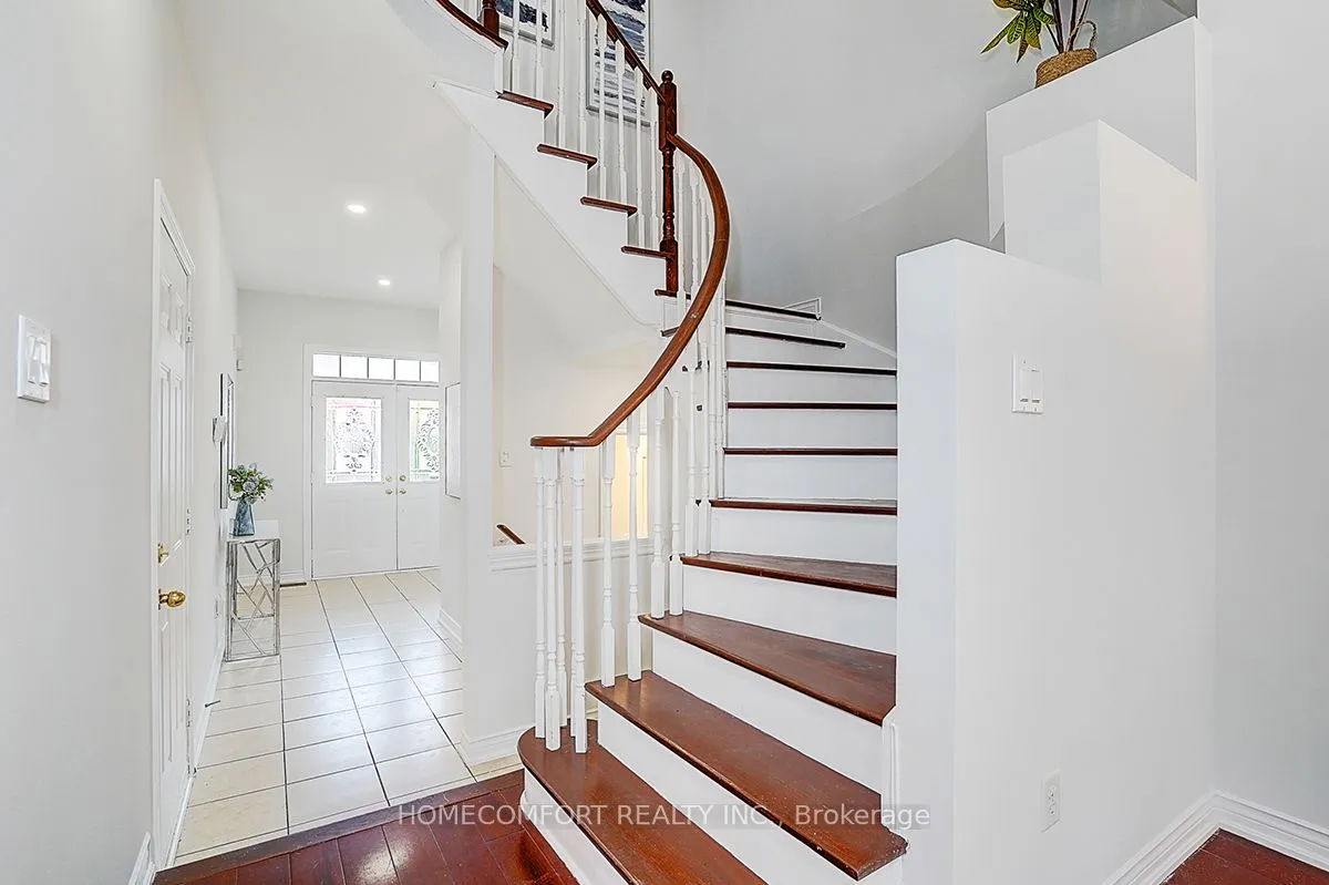 9 Chipmunk Trail, ON L4H 2E7