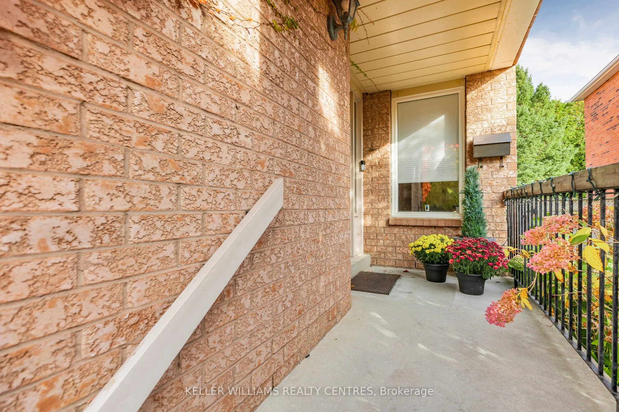 84 Loraview Lane, ON L4G 6N5