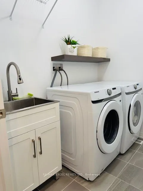 22 Boiton Street, ON L4S 0J4