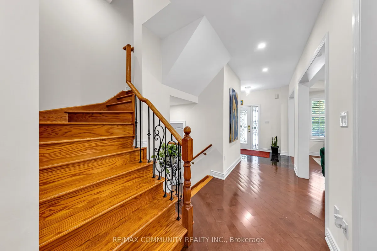 17 Rouge Bank Drive, ON L6B 1A8