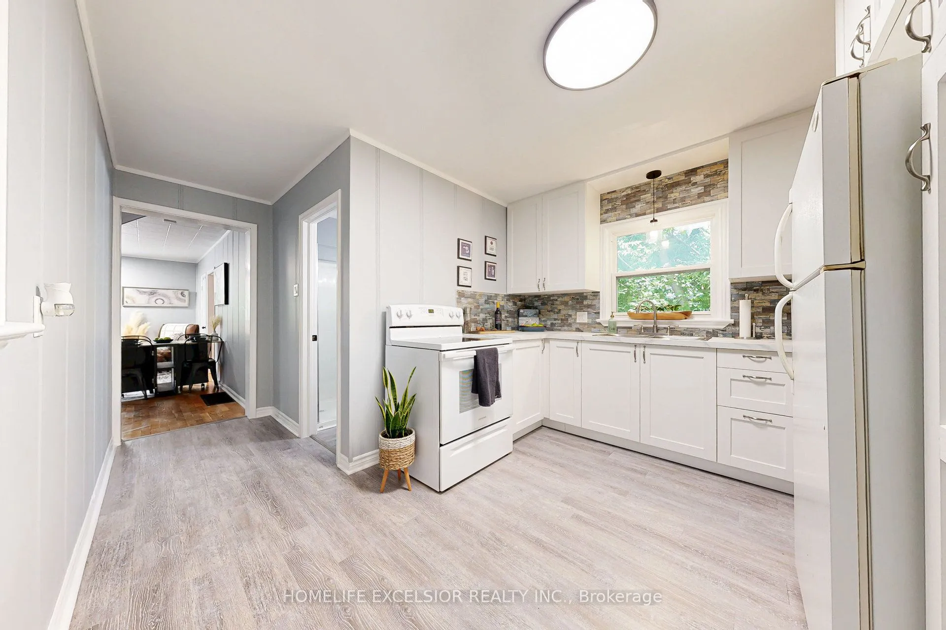 Detached living room at 19043 Centre Street East Gwillimbury