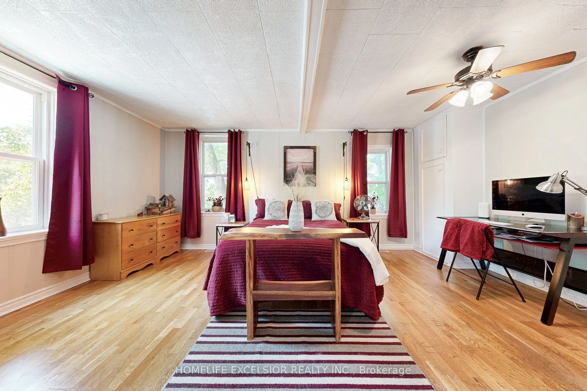 Detached interior view at 19043 Centre Street East Gwillimbury