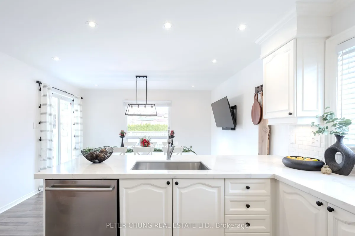 7 Veseli Court, ON L3Z 3C3