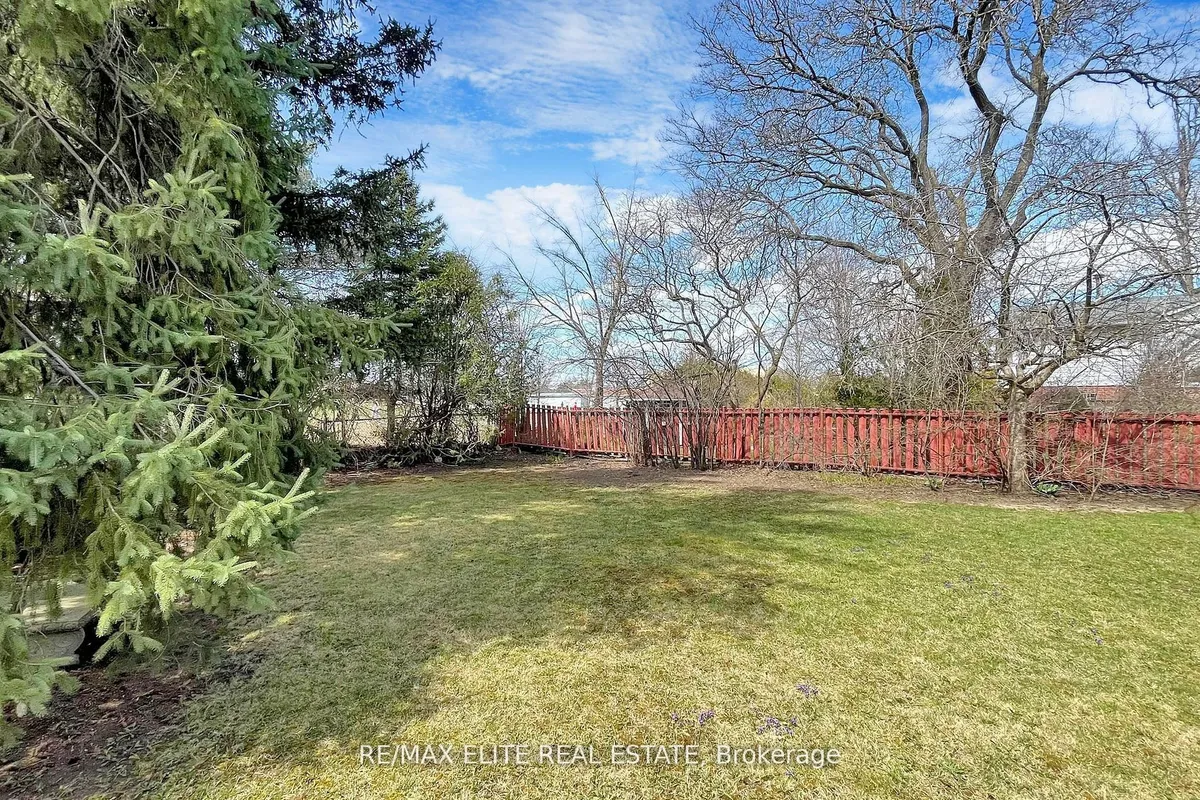 50 Henderson Avenue, ON L3T 2K7