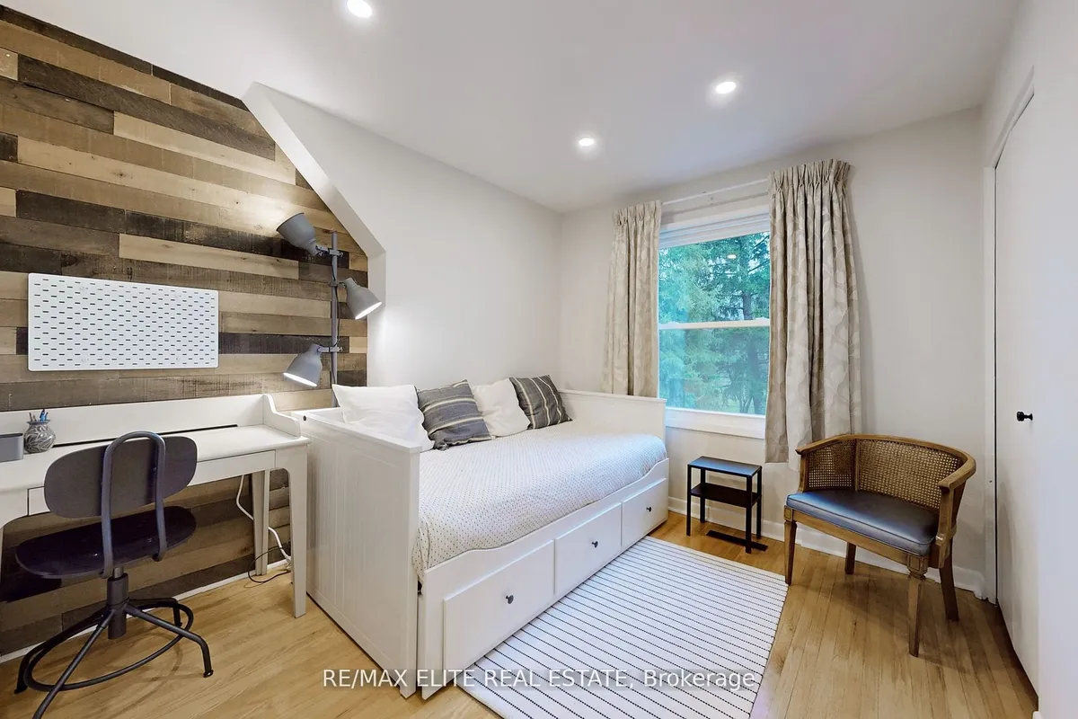 50 Henderson Avenue, ON L3T 2K7