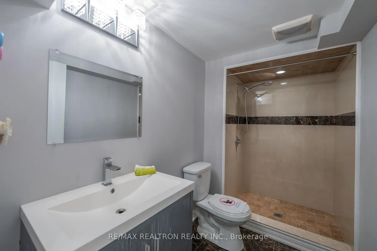 128 Buckle Crescent, ON L4G 0T4