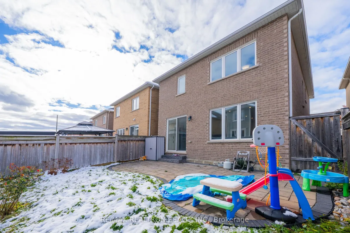 128 Buckle Crescent, ON L4G 0T4