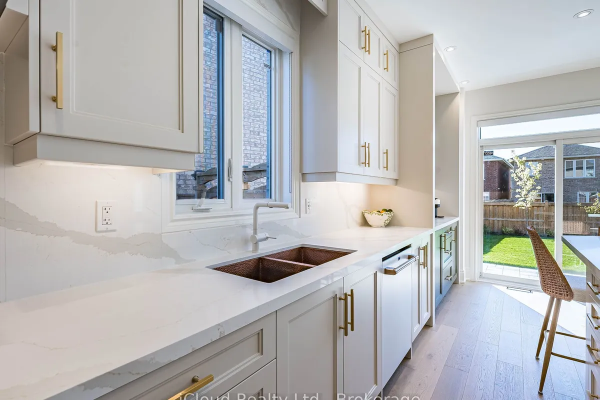 207 Rutherford Road, ON L3X 0X5