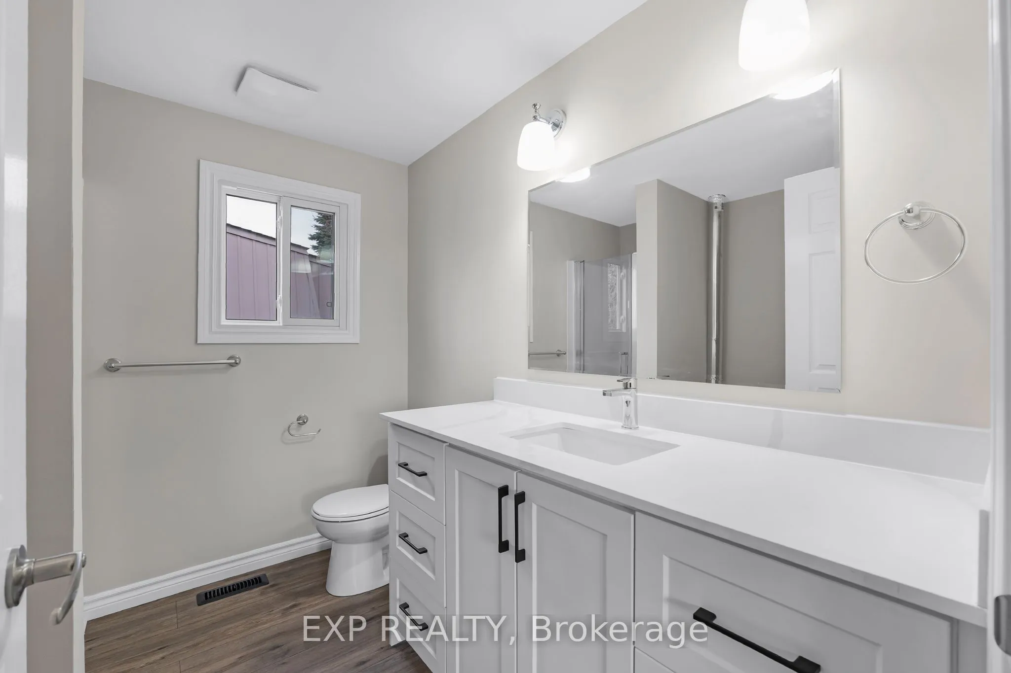 Detached kitchen at 52 Corner Brook Trail Innisfil