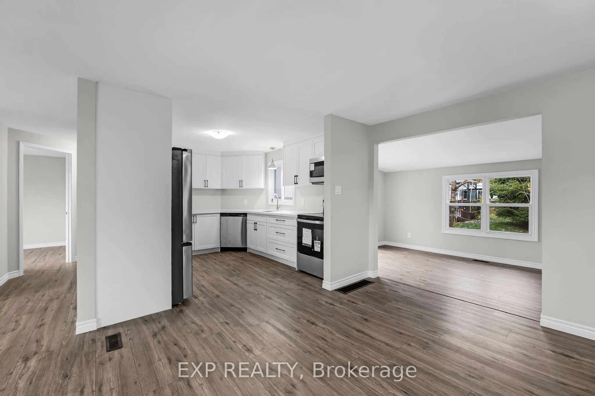 Detached living room at 52 Corner Brook Trail Innisfil