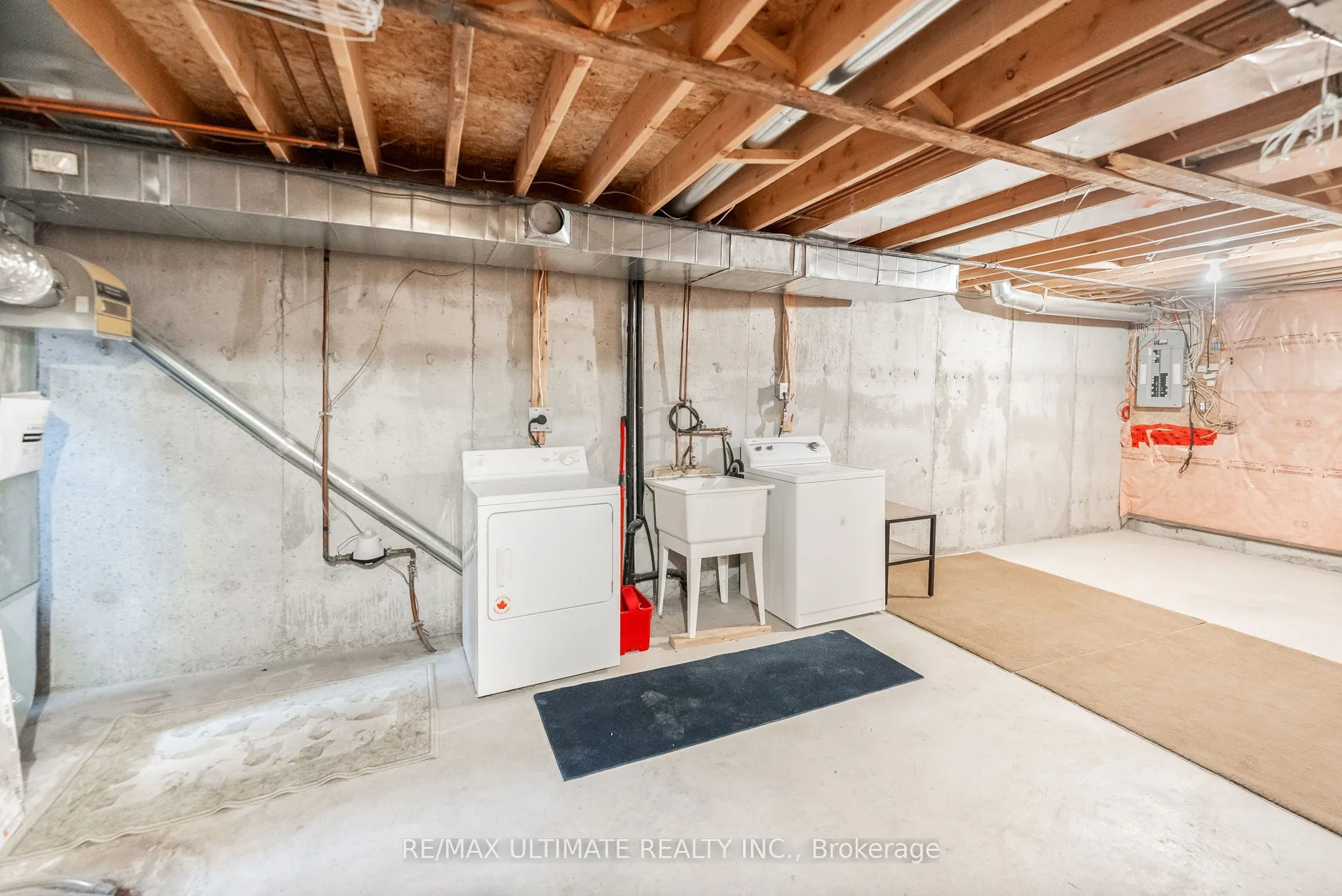 Att/Row/Townhouse living room at 36 Bowler Street Aurora