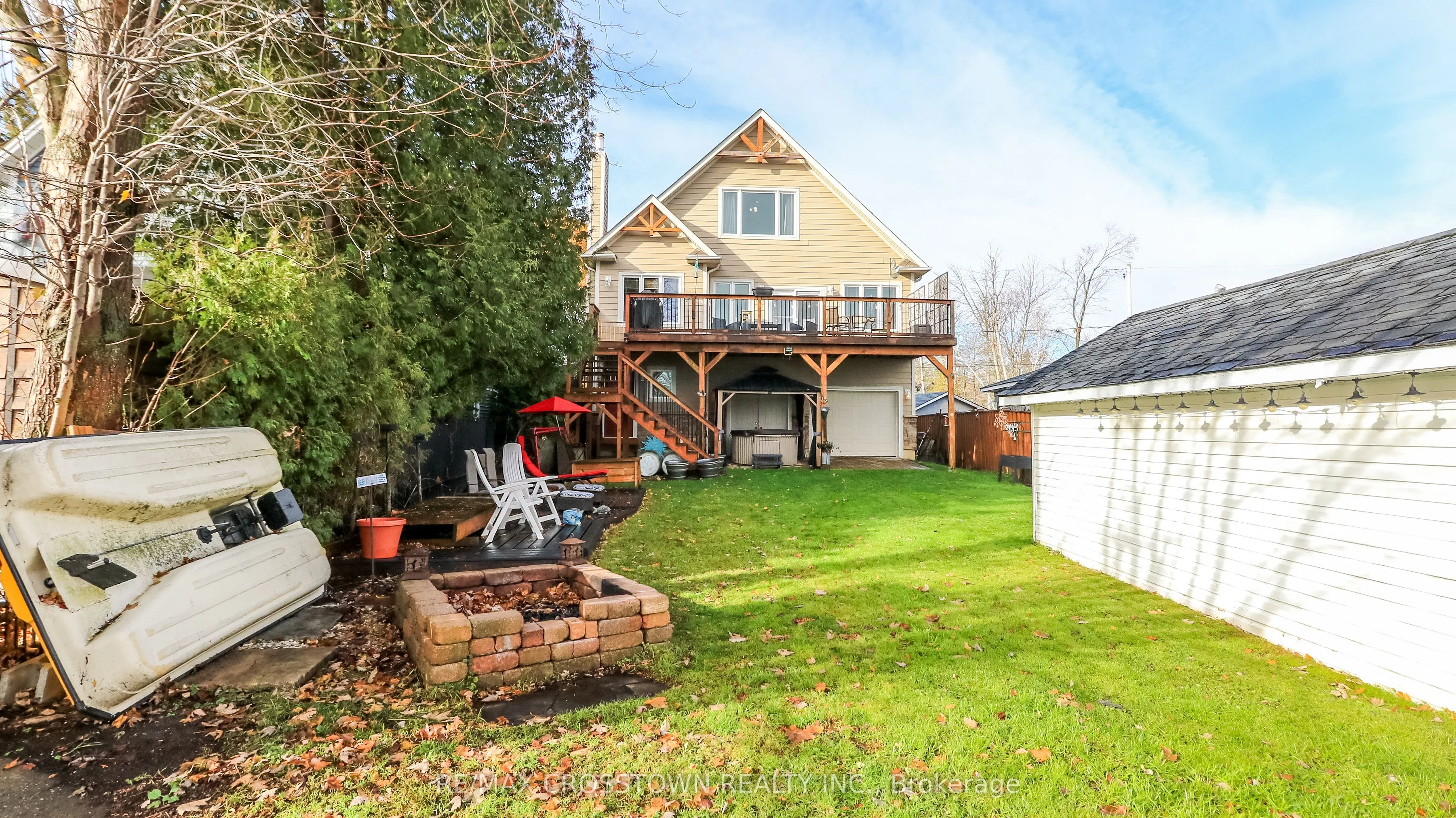 Detached kitchen at 2325 Crystal Beach Road Innisfil