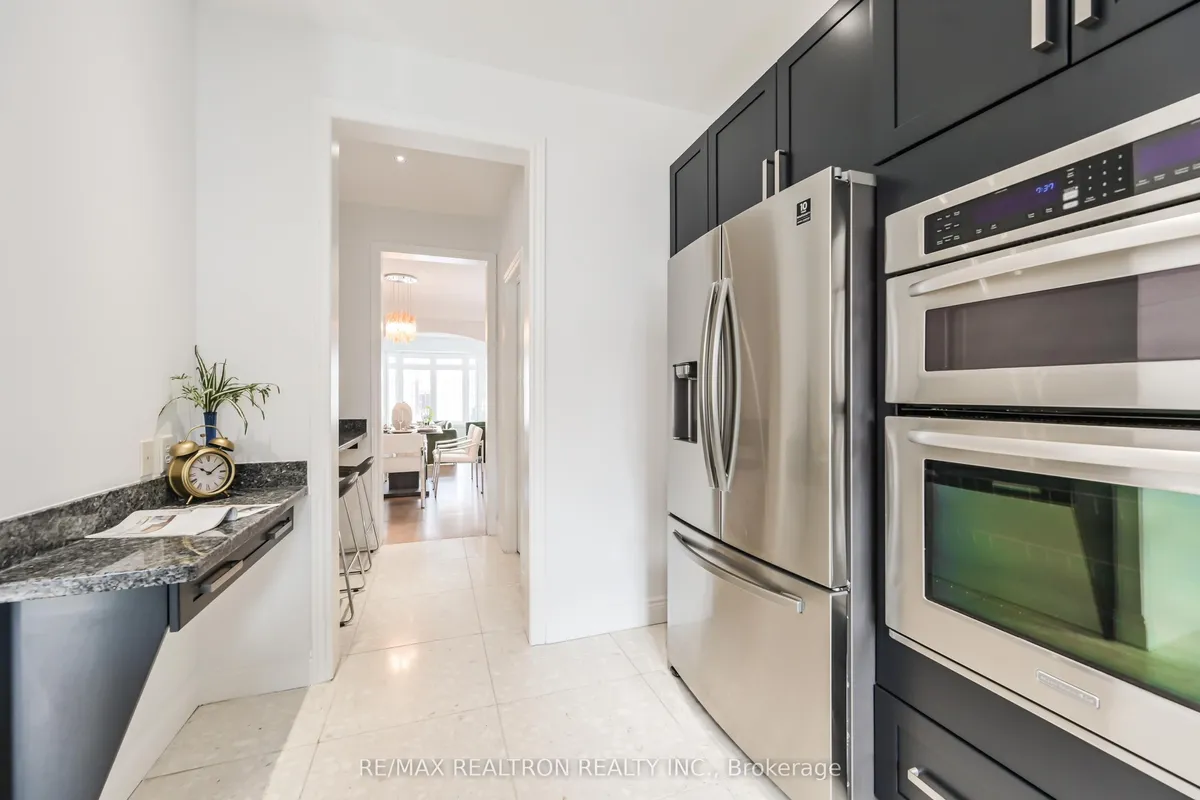 10 Golden Meadow Drive, ON L6E 1V8