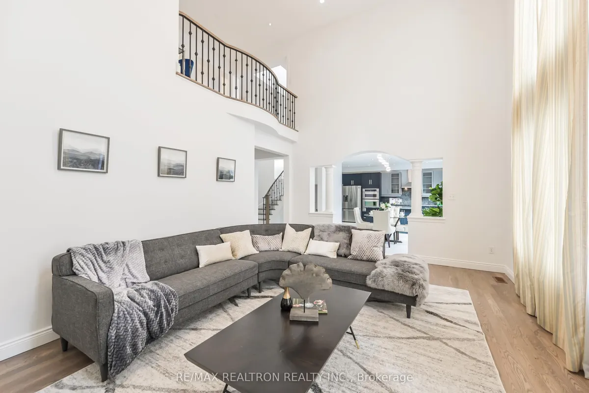 10 Golden Meadow Drive, ON L6E 1V8