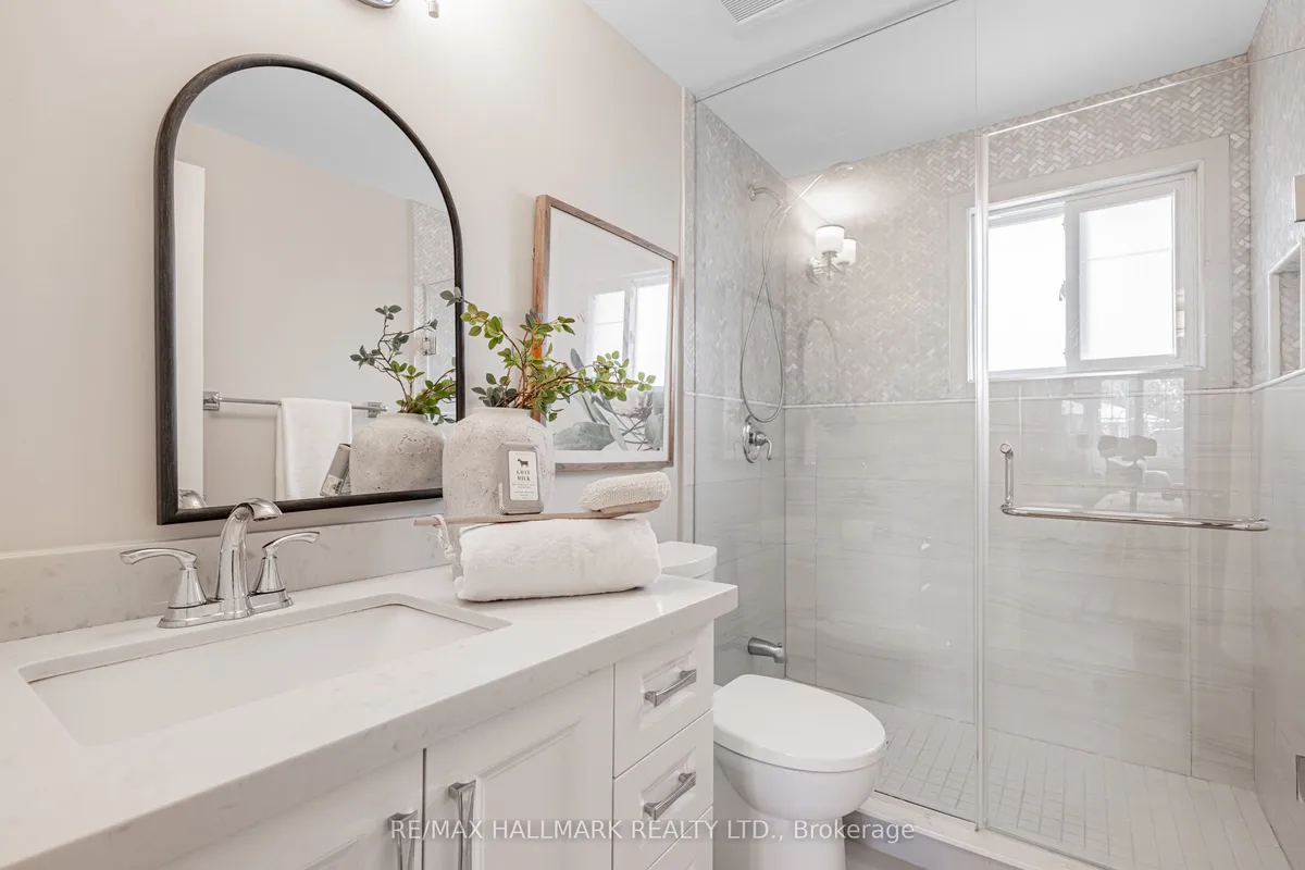 29 Canterbury Court, ON L4C 8E4