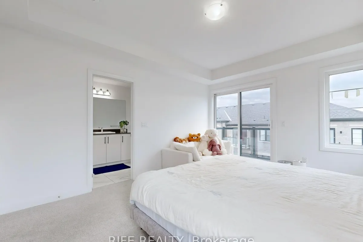 7 Arthur White Lane, ON L6E 0W2