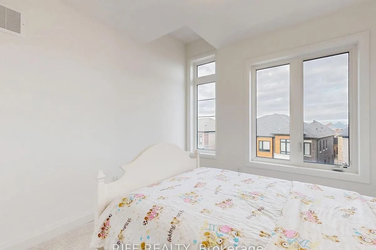 7 Arthur White Lane, ON L6E 0W2