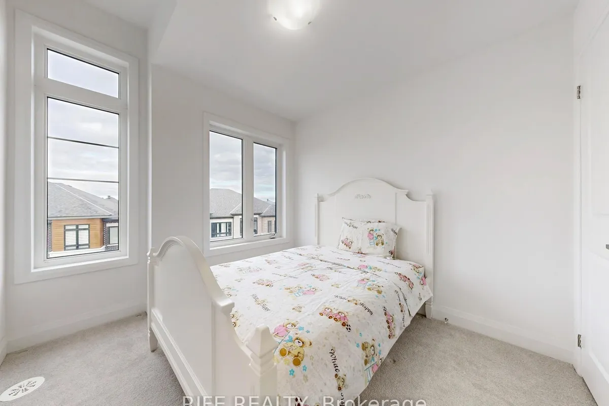 7 Arthur White Lane, ON L6E 0W2