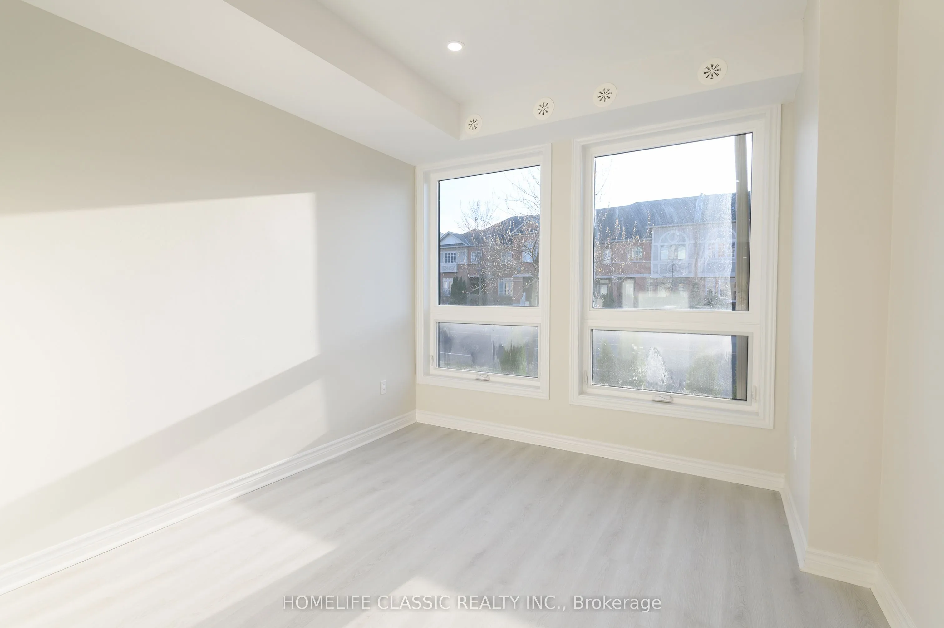 Att/Row/Townhouse living room at 2915 Bur Oak Avenue Markham