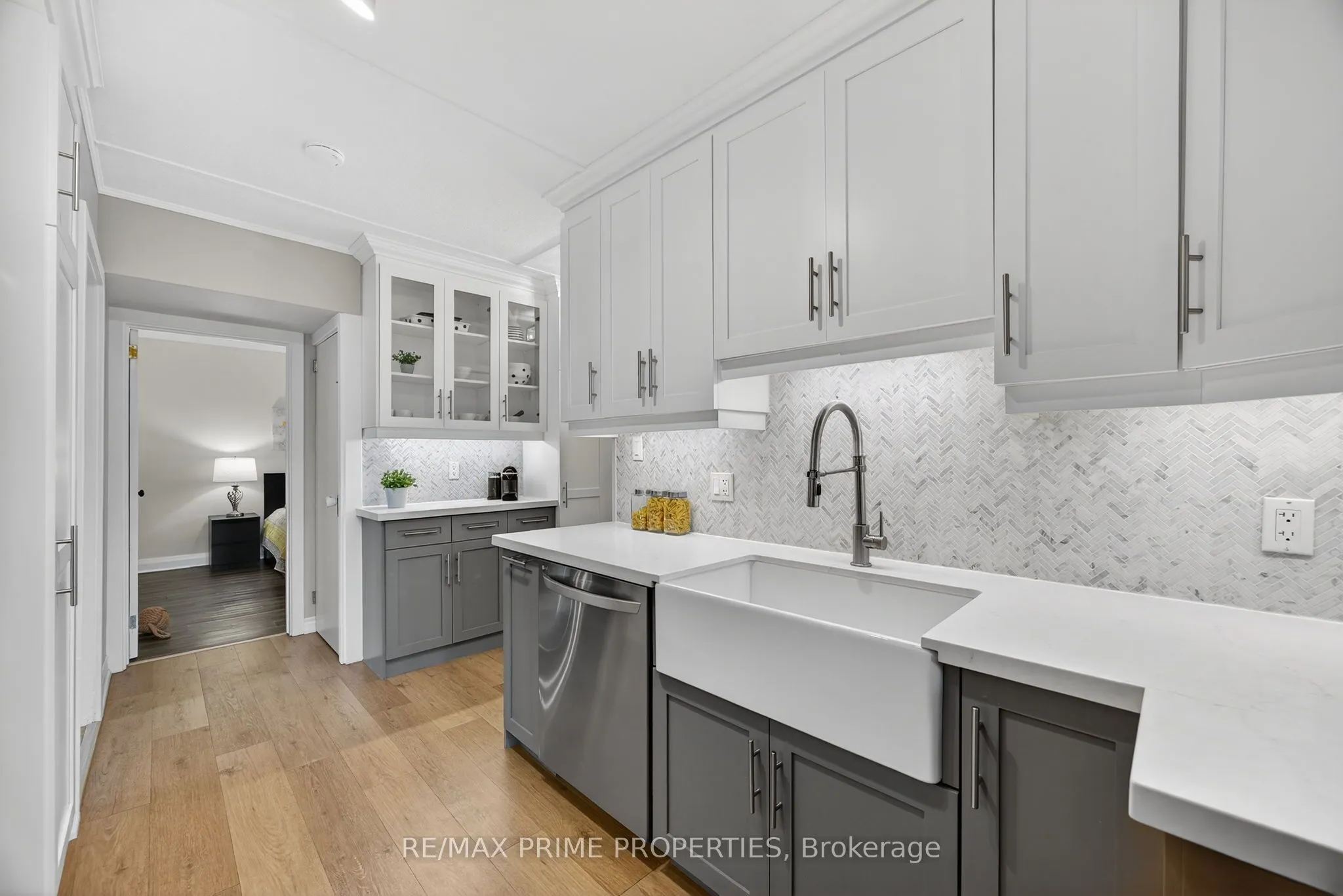 Detached kitchen at 29 Victory Drive East Gwillimbury