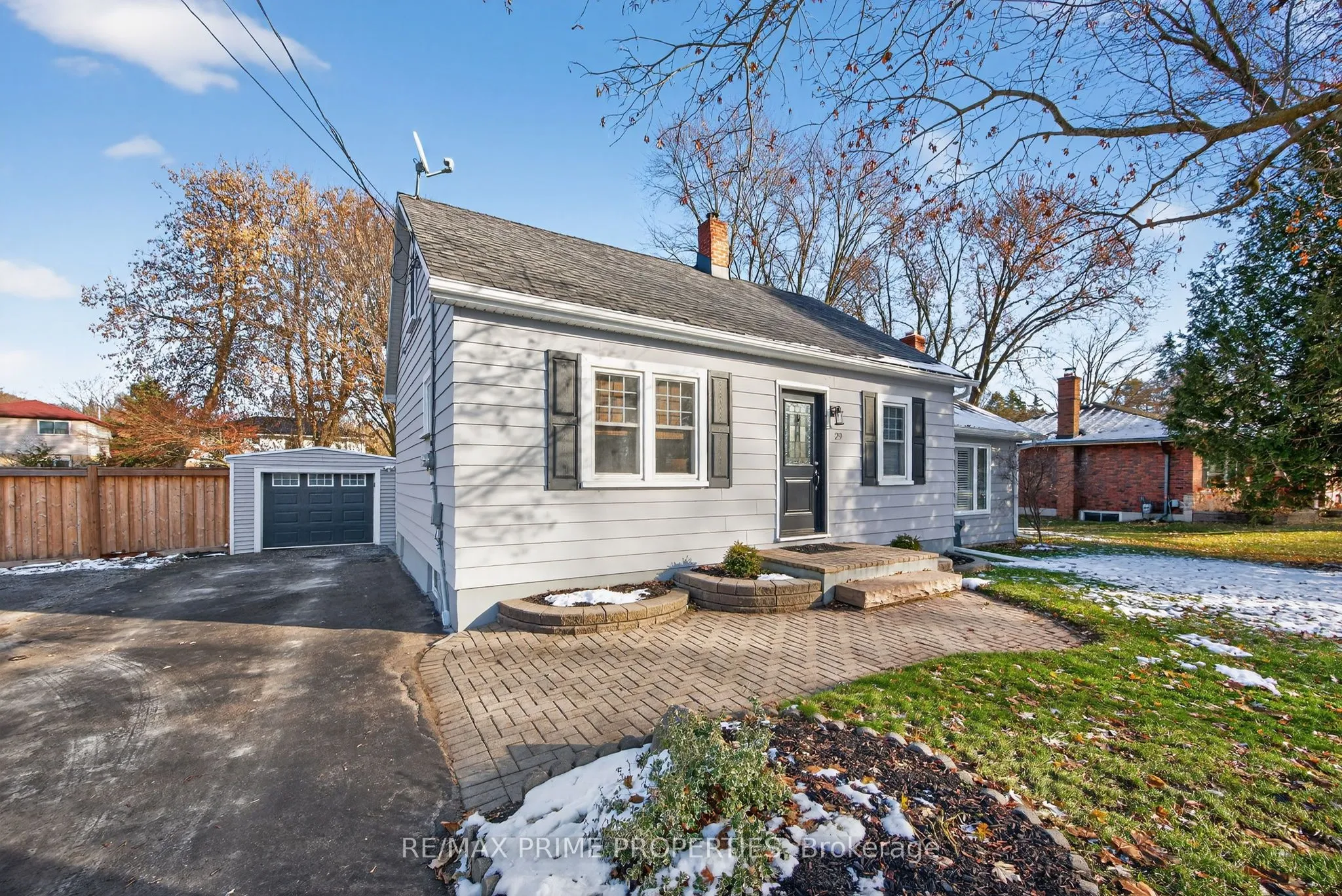 Detached 3 bedroom 1 bathroom at 29 Victory Drive in East Gwillimbury - MLS# N12563468