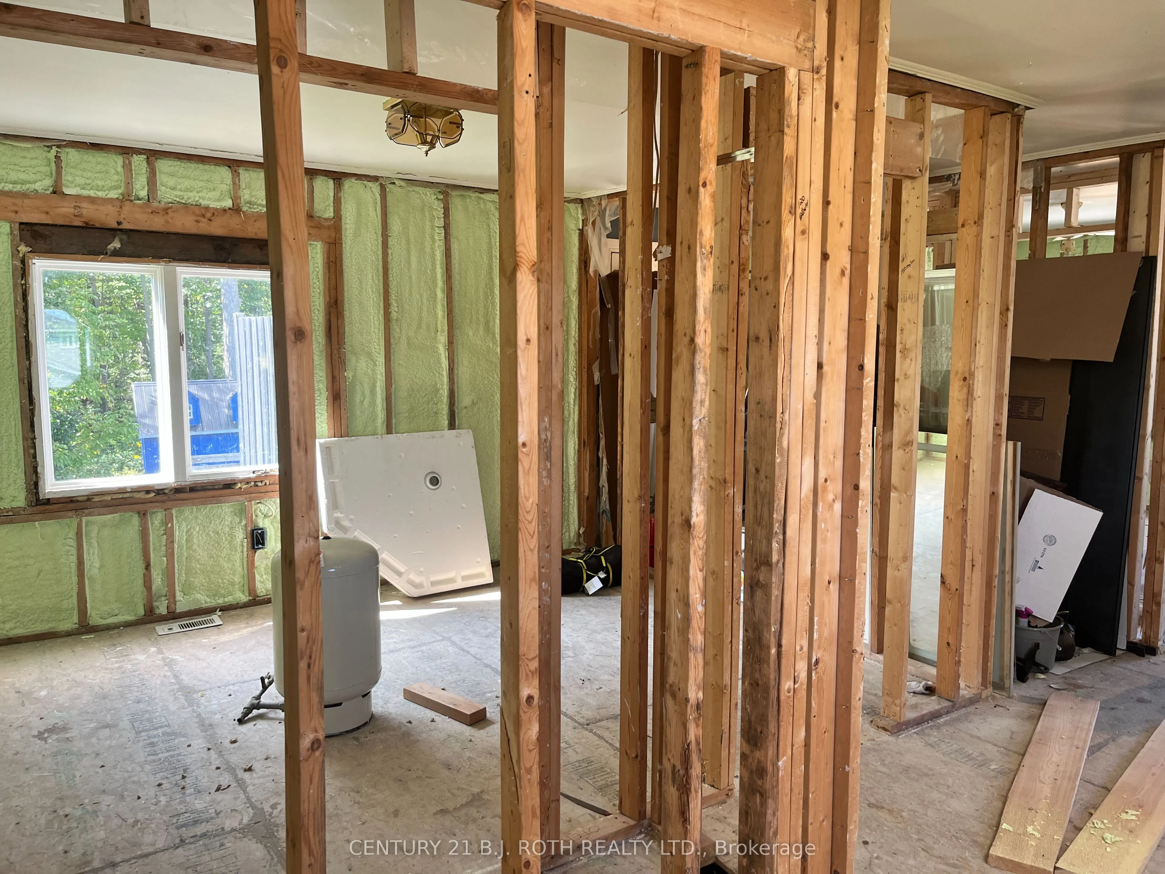 Detached kitchen at 412 Limerick Crescent Innisfil