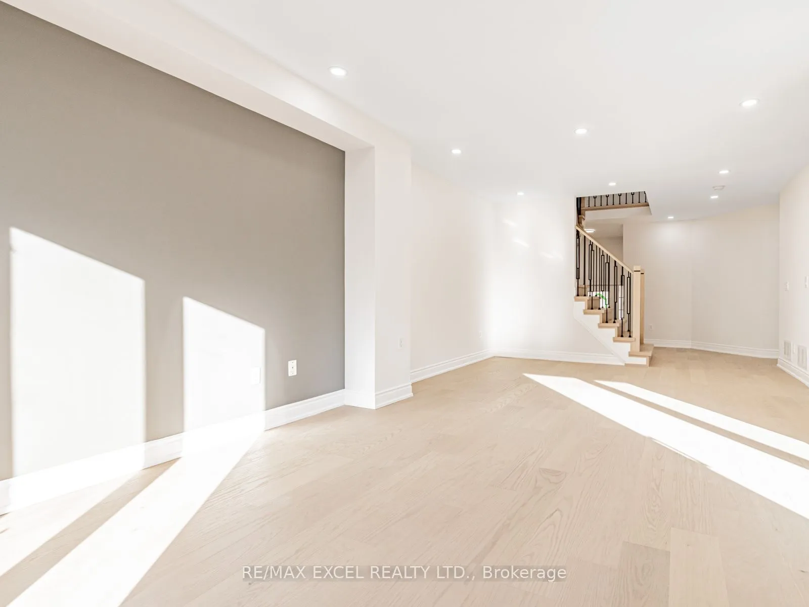 Att/Row/Townhouse interior view at 105 Millcliff Circle Aurora