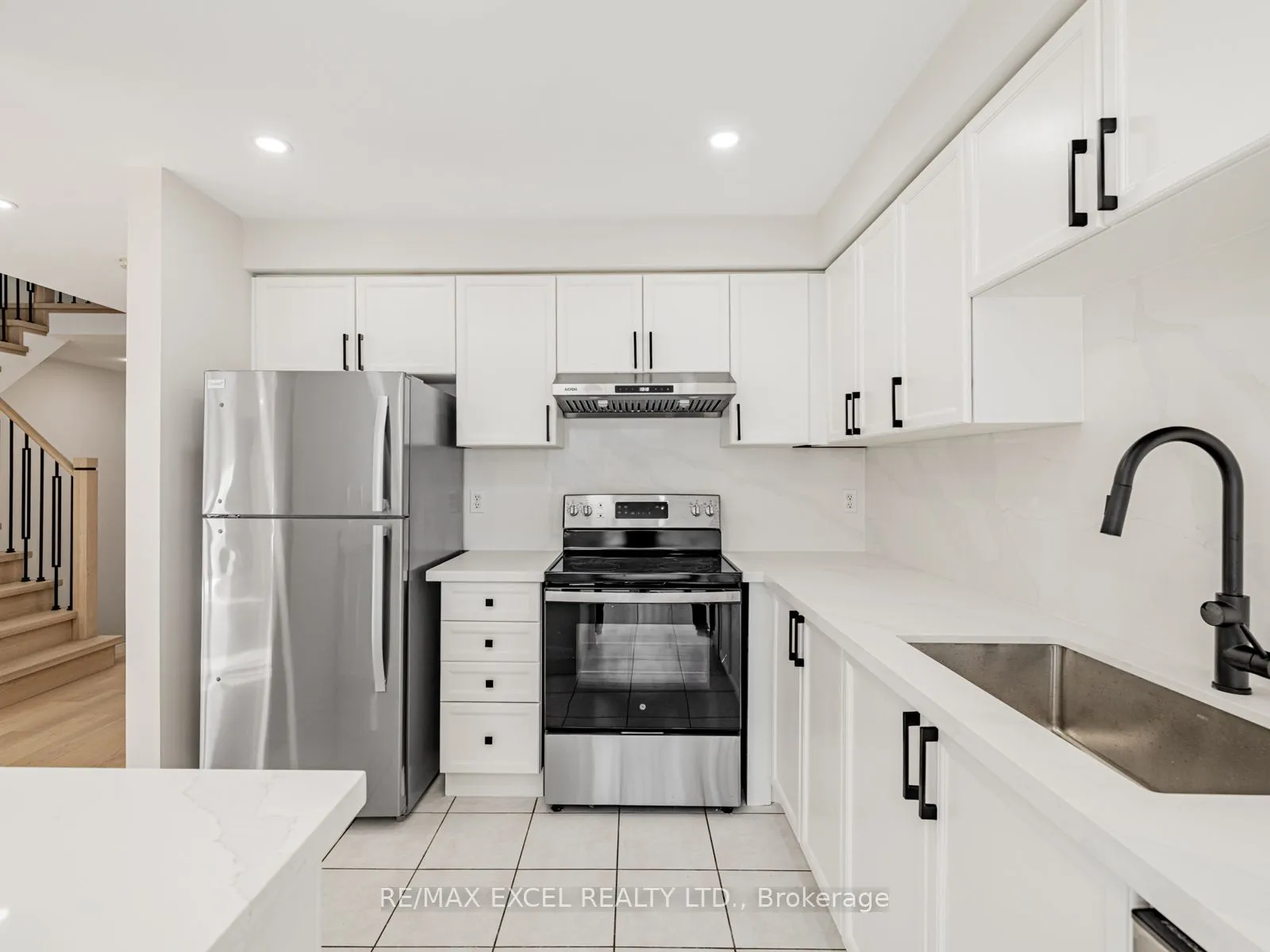 Att/Row/Townhouse kitchen at 105 Millcliff Circle Aurora