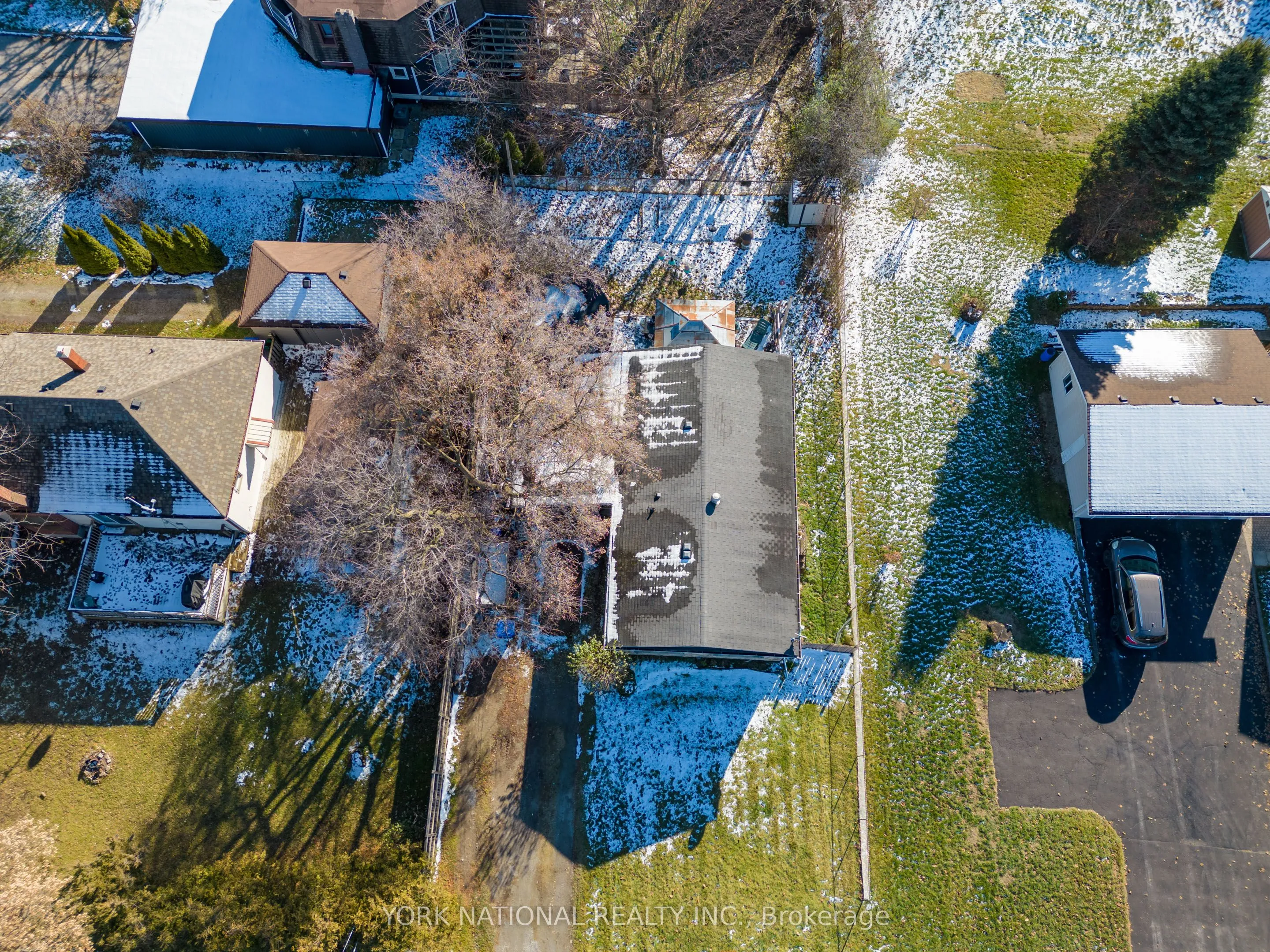 Detached living room at 7 Bradford Street East Gwillimbury