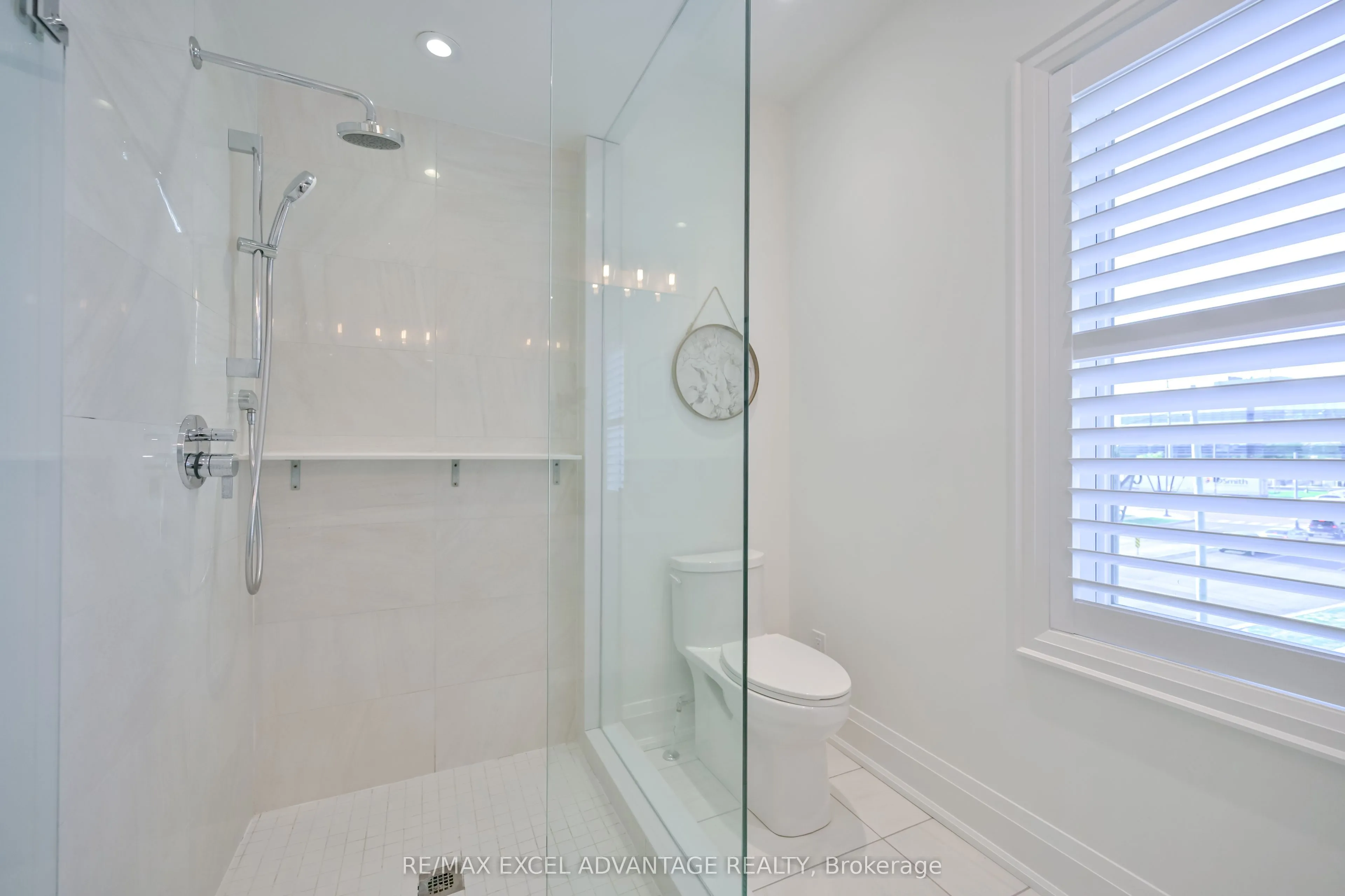 Condo Townhouse kitchen at 50 South Park Road Markham